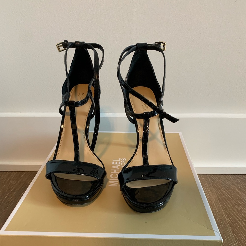 Michael Kors black patent leather heel size 7.5